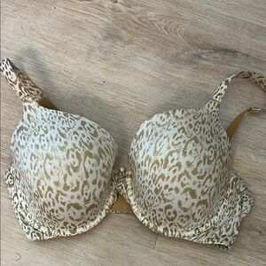 Victoria's Secret Cream and Tan Underwire Bra